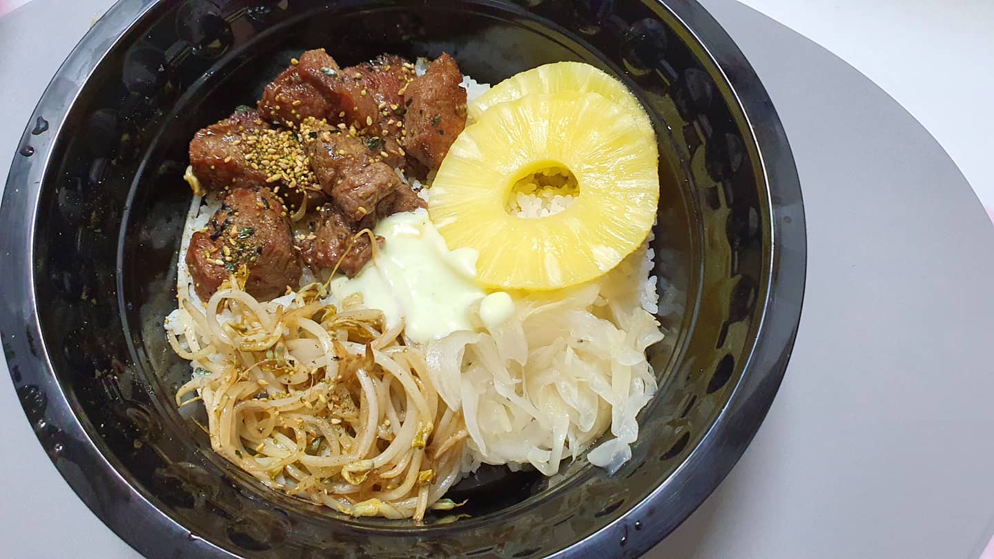 🙎‍♀️: 오늘은 특별히 스테이크 덮밥이야!
🙎‍♂️: 오! 맛있겠다! .. 밀...키..트..? 이 봉지는 뭐야?
🙎‍♀️: ㅅ..쉿!(feat. 와사비 스테이크 덮밥)

#요연 #yaw_yun #오늘은 #요리하는여친 #요리하는여자 #직접만든 #스테이크덮밥 #와사비스테이크 #와사비스테이크덮밥 #고추냉이스테이크덮밥 #밀키트 #럽스타그램 #맞팔 #맞팔해요 #좋아요 #반사 #요리스타그램 #to남친 #소통 #소통해요 #선팔하면맞팔 #맞팔 #맞팔선팔환영