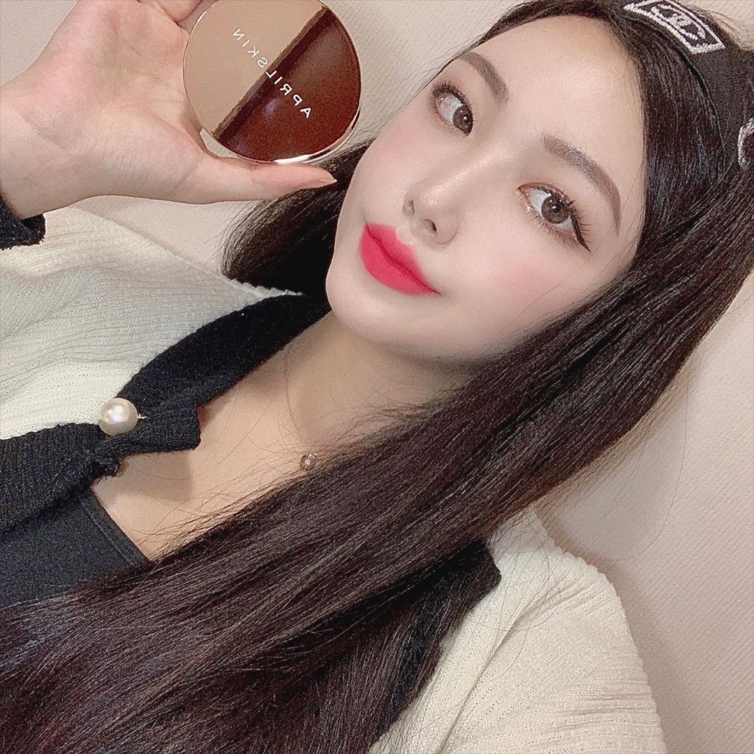 MINJI KIM 🌹 on Instagram: “[에이프릴스킨 픽싱 쿠션] 겉은 보송하고 속은 촉촉하게 잡아주어 끈ᄌ