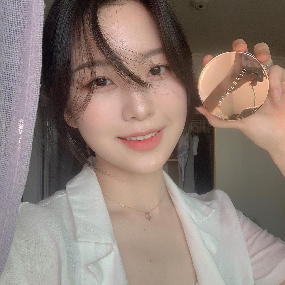 정지원 on Instagram: “에이프릴스킨 매직스노우 픽싱 파운데이션 디자인 넘 맘에 들고 뽀ᄉ
