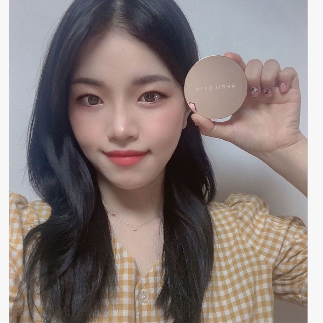 @yenazzi_ on Instagram: “보송 + 건조하지도 않고 파우더로 마무리한 느낌의 쿠션이라 여름에 좋은 @aprilskin_