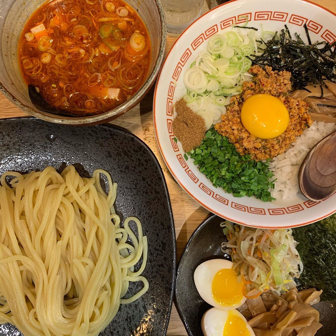 히픽맛 on Instagram: “셤기간으로 시름시름 앓다가 몸보신 하러 잠-깐 츠케멘 뇸뇸 하고 왔댜~,~ 츠케멘은 두번째인가..? 마제소바는 처움..!!! 오늘 마제소바 첫경험이라구..(두근세