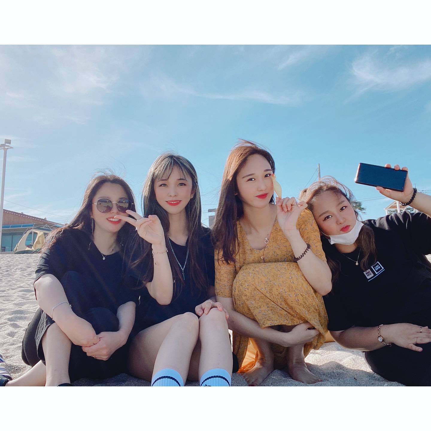 2020.06.13~14 .
.
.
#강릉 #경포대 #사천해수욕장 #아트인헤븐펜션 #6인방 #이쁜이들 #❤️ #단체컷 #1박2일여행 #여름휴가 #daily #dailylook #photography