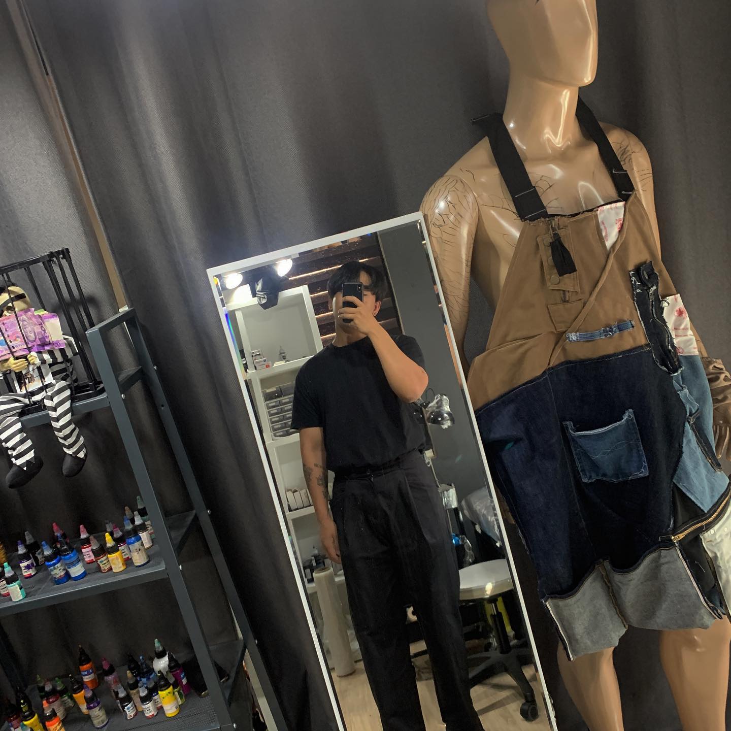 입을게없으믄 
#allblack올깜장
바지 걍 데일리바지👍
p.s__official .
.
.
.
.
.
.
.
.
.
.
.
.
#dailylook#ootd#day#daily#mirrorselfie#mirrorshot#f4f#좋아요반사#일상#소통#작업실#타투샵#창원타투샵#올블랙#올블랙코디#남자코디#셀카#selfie#헬요일