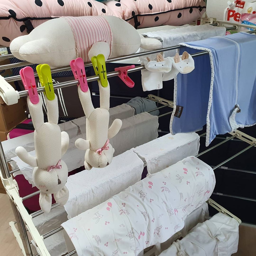 @mss2mk shared a photo on Instagram: “럭키를 위해 오늘은 세탁기 청소하는 날~ 성분도 착하고 세정력도 좋은 아기전용세탁조클리너로 우리집 세탁기~ 청소 제대로 해주고! 럭키 물건들 하나씩 빨