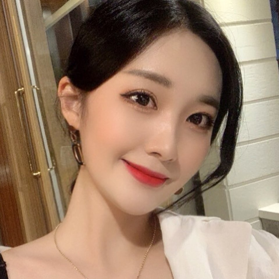 24 on Instagram: “여름에 딱 맞는 쿠션 "에이프릴 스킨 픽싱쿠션" 피지컨트롤 파우더로 여름에