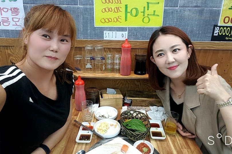 열정긍정여신 희정이와 함께 봉천동을 휘저었던날 ㅋㅋ 얼마전 몸짱으로 TV에도 나온 친구다 ㅎㅎ 
29회 선배이며 현업에서 아주 잘하고 있는 친구라  나는 아직 접하지 못한 부분에 대한 값진 경험을 세세하게 듣고 왔다.
고맙다! 널 만난건~~행운이야 라는 노래가 생각난다 ㅎㅎ ♡♡ #공인중개사
#수원
#수원호매실
#호매실
#수원맘