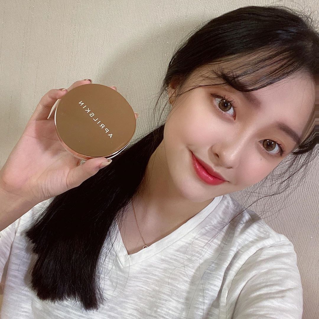 지아 on Instagram: “✨겉은 보송하고 속은 쵹쵹한 에어프릴스킨 픽싱쿠션✨ 피지 컨트롤 파ᄋ