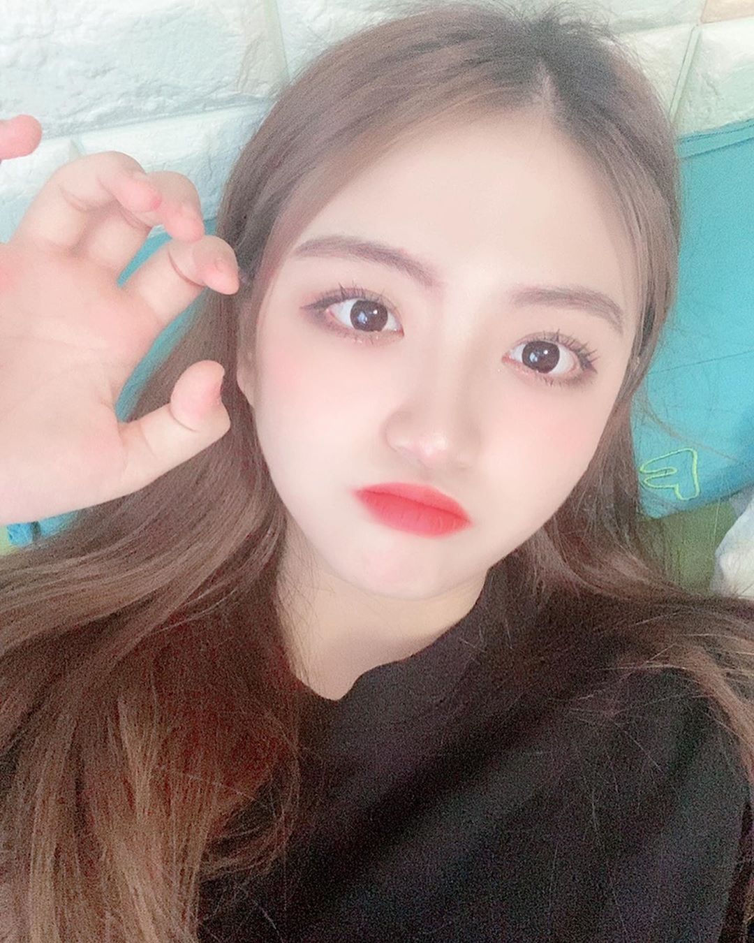은 on Instagram: “❤️ [리얼 캐로틴 에어 선크림] - 저자극 테스트를 완료한 100% 순한 무기자차 선크림입니다 . - 워터리 포뮬러 제형으로, 무기자차임에도 백탁, 들뜸이 없어 그 위에 베