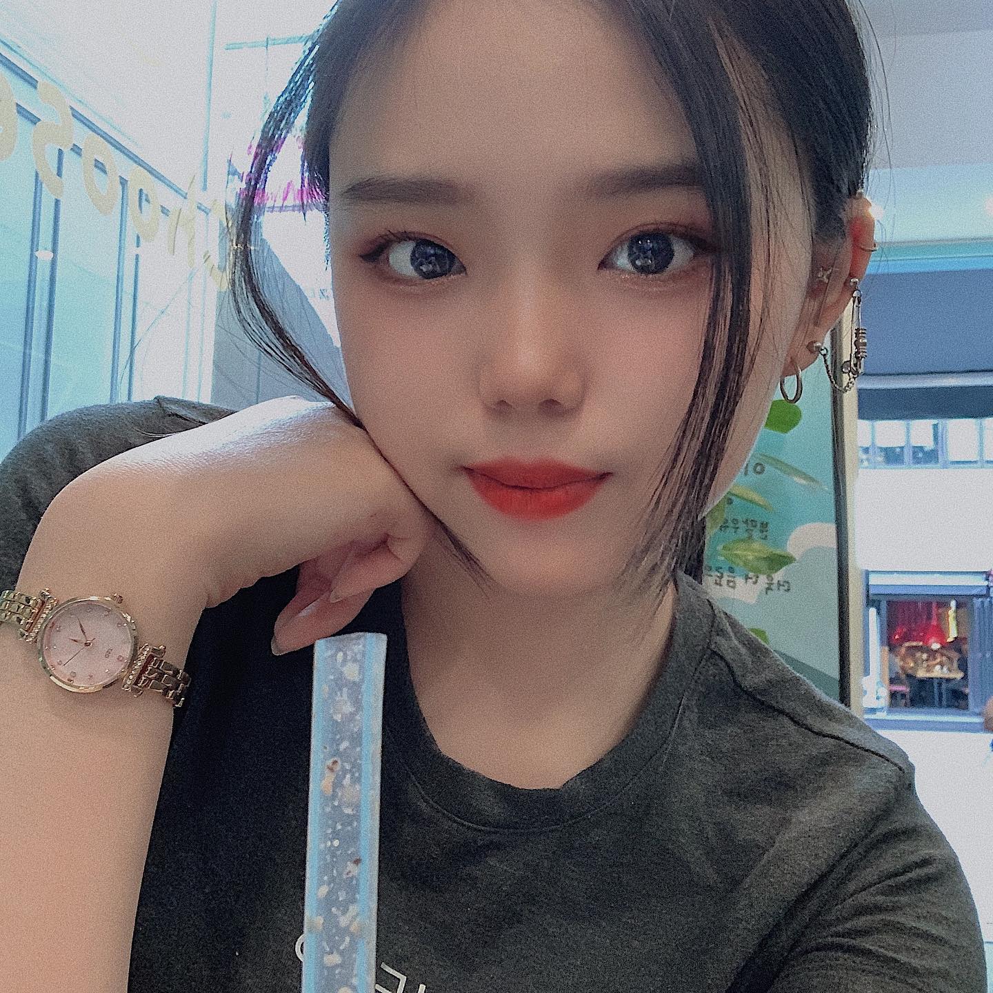 내 꿈은 어깡
.
.
.
.
.

#셀피#selfie#셀스타그램##ootd#오오티디 #데일리룩#dailylook#daily#게스#피어싱#peircing#일상#데일리#03#18#고딩#followme#f4f#likeforlike#팔로우미#좋테#좋반#좋아요반사#좋아요테러#소통해요#팔로우#맞팔