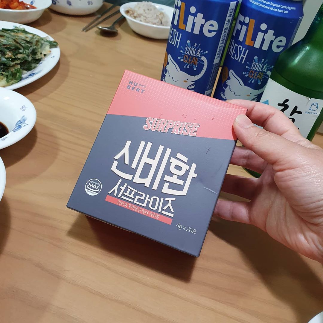 솔이💕 on Instagram: “- 주말~ 한잔두잔 쭉쭉 들어갈때에 숙취해소를 위해 근처 약국에서 겟!!😚 . 헛개나무뿐 아니라 18종 전통원료로 건강챙기기!! . . . #약국숙취해소제 #신비환 #해장 #숙취