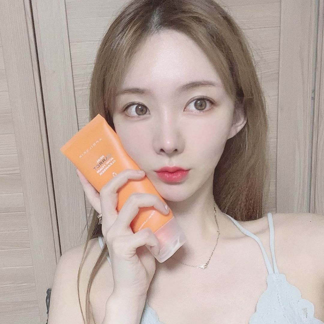 이주은 on Instagram: “코로나로 마스크가 필수인 요즘 피부도 덩달아 안좋아져서 사용해본 #리얼캐롯아크네폼클렌저 🥕 #기능성클렌저 로 #피부결정리 해보세요오 🧡 #예민한피부