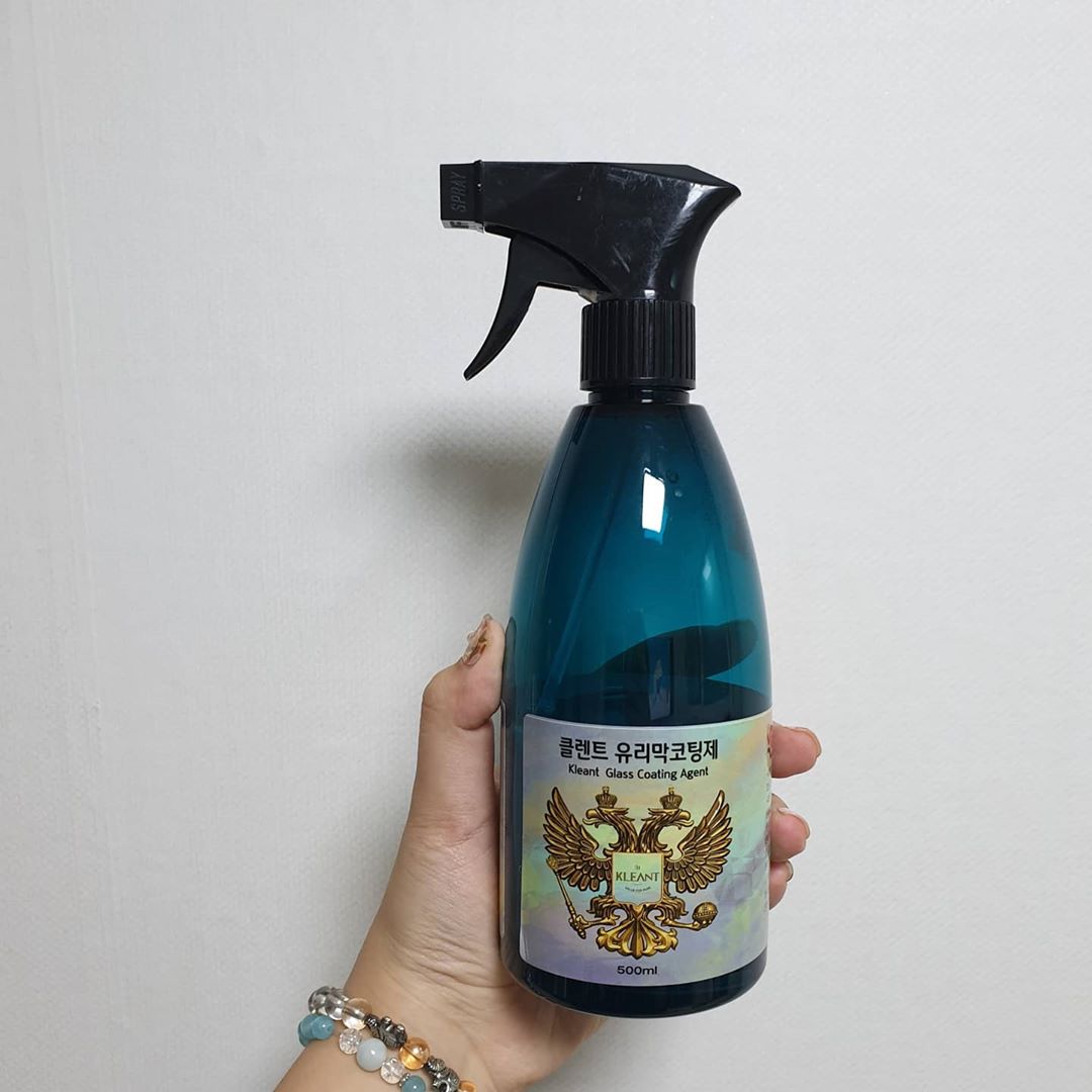 박경화 on Instagram: “🚿 클렌트 유리막 코팅제 🚿 ⠀ 이번에 클리닝&코팅 전문 브랜드 클렌트에서 유리막 코팅제를 출시해서 사용해볼 겸? 남편 직장 주차장이 모래로 되어 있고, 비도 왔다