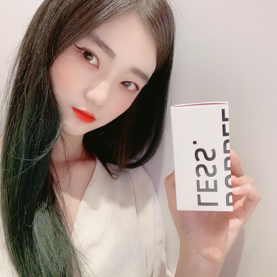 김다진(수빈) on Instagram: “최근에 바쁘다보니 스트레스 받을때 많았는데 그럴때마다 힘이 되준 비타민 💊 여자한테 좋은성분들만 들어있다구 ..🥺 여자친구한테 선물하구 예쁨받으세여