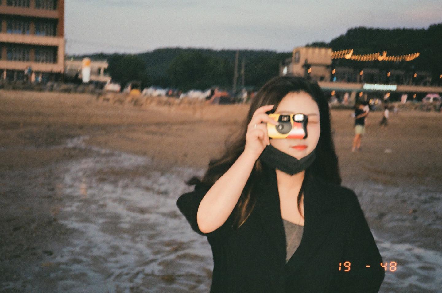 #필카갬성 #서로찍어주기 
.
.
. 
#필름 #현상 #필름카메라 #필카 #필카감성 #film #camera #flash #바다 #노을 #힐링 #염색 #티도안나 #새벽 #업로드 #코로나 #언제끝나 #마스크 #필수 #생존신고 #일상