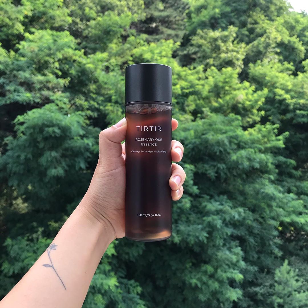 시은 🐰 Judy on Instagram: “TIRTIR / 티르티르 순 로즈마리 에센스 🌿 _ 요즘 같이 땀이 줄줄 흐르는 날씨ᄋ