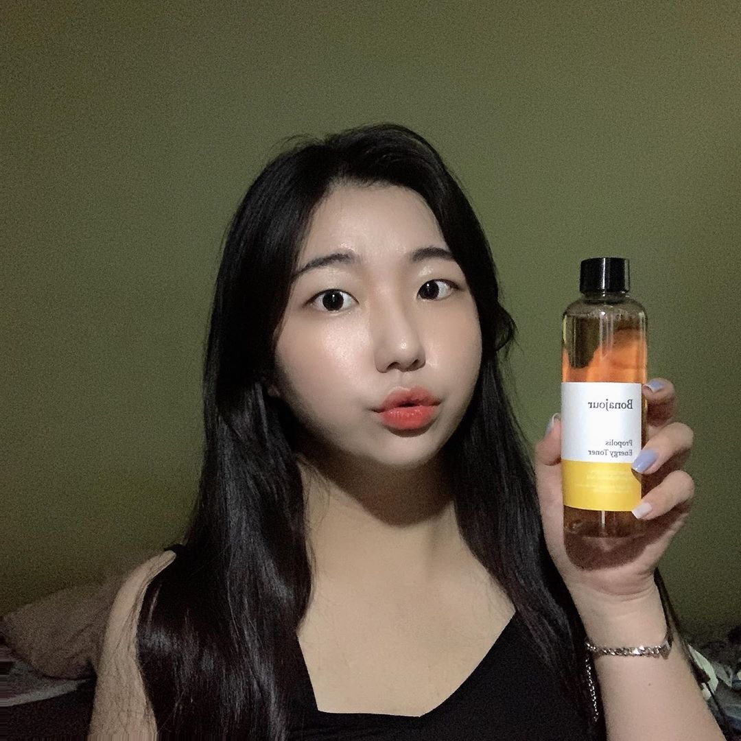소영 ( 19 ) on Instagram: “⠀ [보나쥬르 프로폴리스 에너지 토너] ⠀ 천연화장품 브랜드로 뜨고 있는 보
