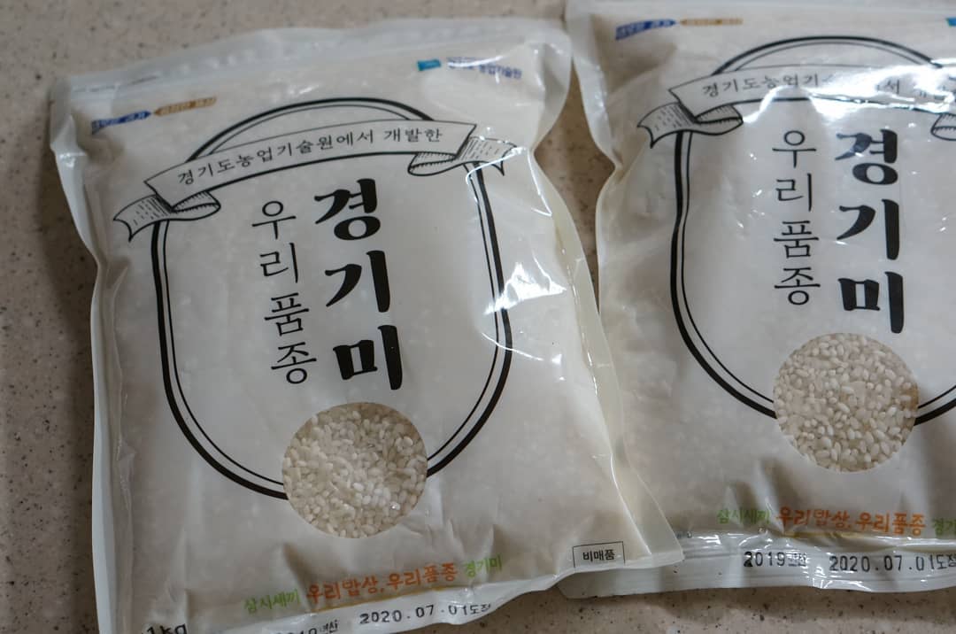 #ad #sponserd  #경기도농업기술원 #삼시세끼우리밥상우리품종경기미 #경기미 #신품종쌀 #쌀 #가와지1호 #맛있는쌀추천 #맛있는쌀

 한반도 최초재배 볍씨 가와지볍씨의 의미를 담은 가와지1호는 가와지볍씨가 출토되는 고양시 특화품종으로 재배되고 있는데 중간찰 쌀로 찰지고 부드러운 식감을 선보인다!
