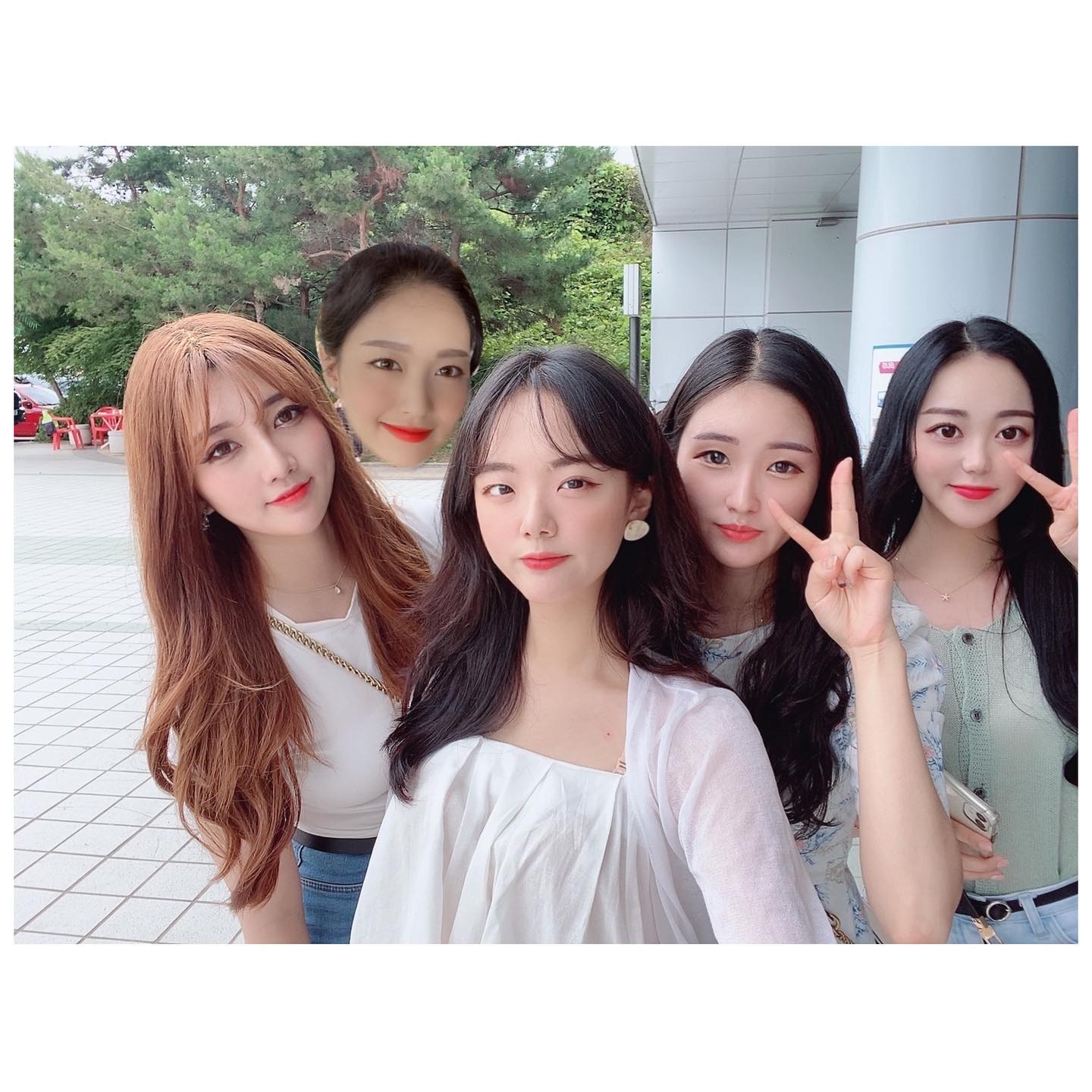 술로 먹고 술로 죽은 1박2일 빠지탐방
.
놀이기구도 진짜 스릴넘치게 태워주시고 워터파크도 잘 되어있어서 다섯이서 시간가는줄 모르고 마감까지 놀아버렸다 😂
밤에는 풀 옆에서 바베큐 파티가 진행되고 고기도 기계로 구워서 맛있고 특히 반찬들이 한몫함 #jmt
다른사람들은 놀려고 왔는데 죽자고 술만 먹었던 사람은 우리밖에 없을거다
사장님도 되게 친절하고 잘생김
(온 사람중에 사장님이 제일 잘생겼던거 안비밀)
.
다음에 또 놀러갈게요😊
.
✔️숙박+수상레저+무제한바베큐+수영장+워터파크 1인가격 69,000
✔️젋음을 즐길수있는 2차파티!,대형수영장게하,수상레저보유게하,2차파티만도 예약가능
✔️다른펜션이용시 픽업가능!(호명리) 
.
.
.
#가평게스트하우스, #가평파티게스트하우스, #가평수상레저펜션, #가평수상레저,#라온게스트하우스 서브- #게스트하우스,#파티게스트하우스,#수상레저,#단체파티게스트하우스 #디너의여왕