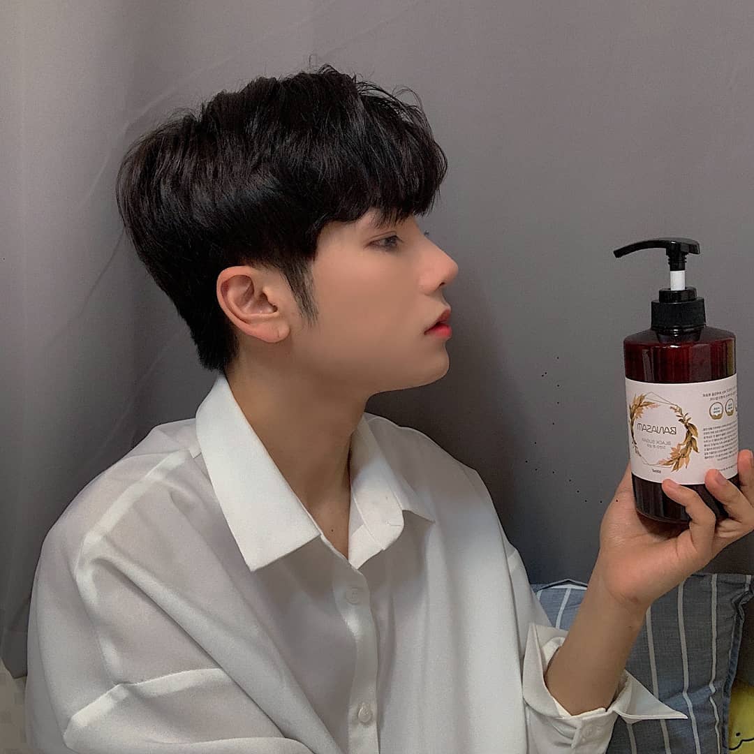 승휘 on Instagram: “날씨가 더워지면서 기름이 많이생기고 두피가 고민인사람 추천해요 사용후 시원하고 청량감이 들어서 기분이좋아져요 천연성분이라서 저자극입니다!!!”