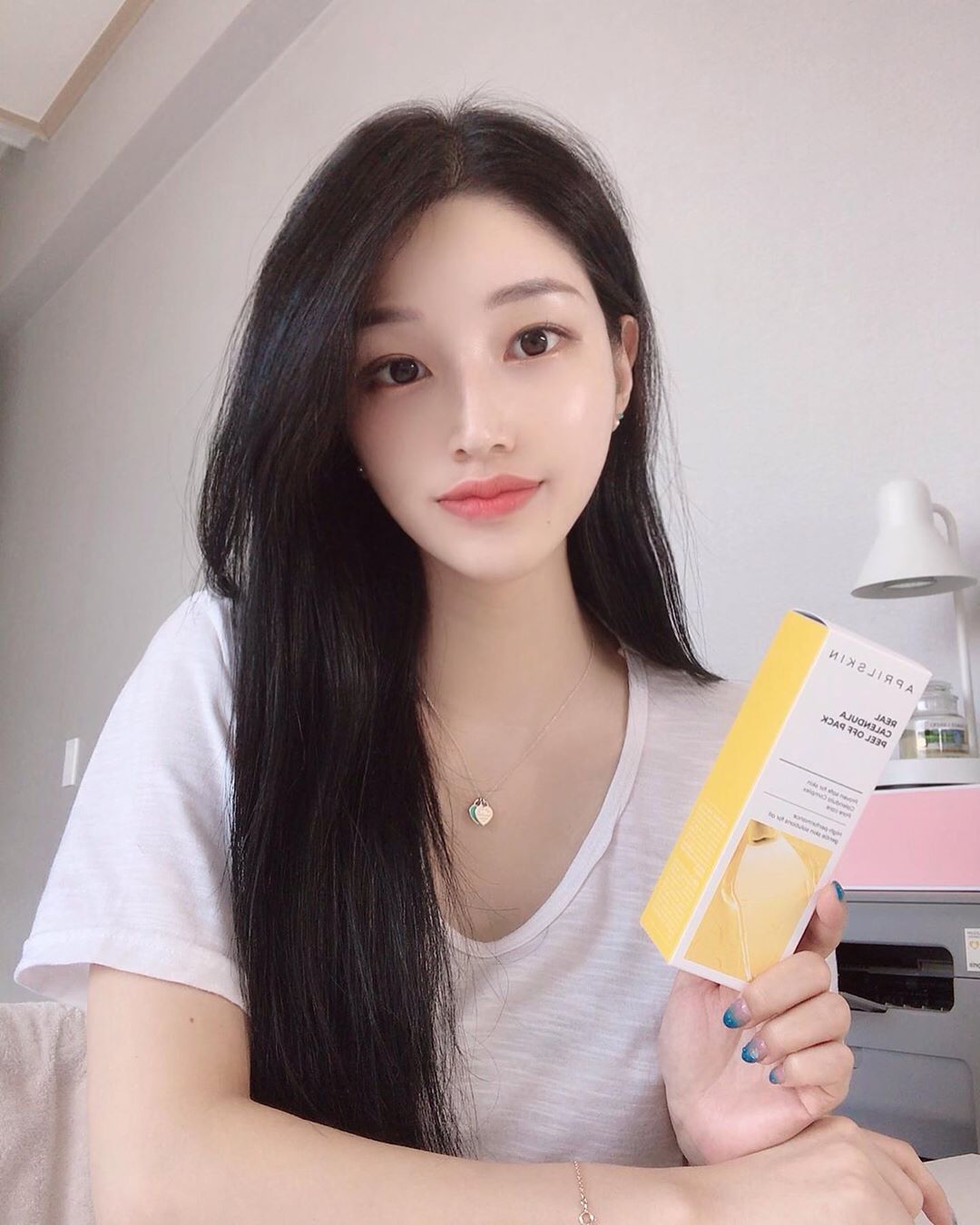 @sooommmm53.3’s Instagram photo: “에이프릴스킨 필오프팩😘 화장착붙템!각질제거 끝판왕이에요 저자극 필링으로 예민하신분들도 문제없어요!! 사용방법 내용물을 손이나 브러쉬에 적당히 짜줍