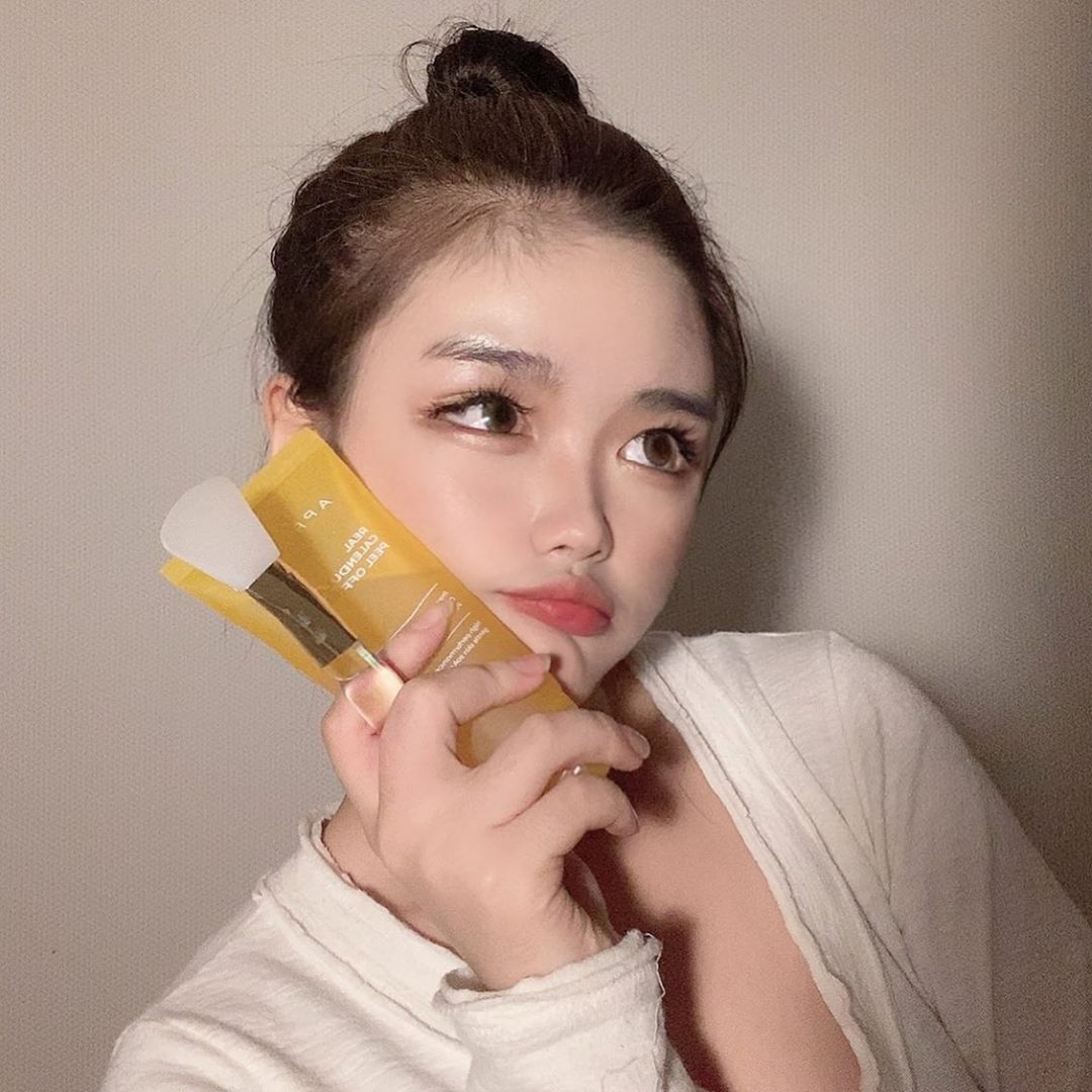 유희린 on Instagram: “오늘 소개해드릴 팩은 바로 에이프릴스킨 카렌둘라 필오프팩❤️ 화장 잘ᄆ