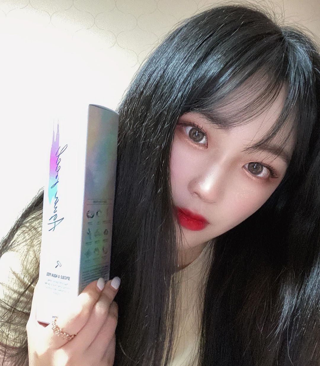 이 윤선 on Instagram: “지저분한 피부를 매일 이 밀대토너를 사용해 조금씩 이뻐져요😊 🌟스피큘엑스 아쿠아필 약산성 저자극 각질 밀대토너🌟 강원도 고성의 73.54% 청정 해양심