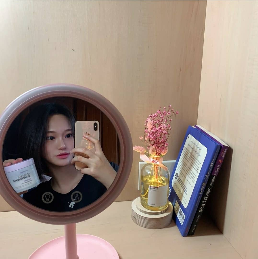 Fairy on Instagram: “화장 수정용으로 아쥬아쥬 딱이에유 ! 피부 각질 부분에 거칠거칠한 부분으로 쓱쓱 닦아주시면 바로 제거가 가능합니다 ! . . 부드러운 면으로 피지나 모공 청소도 가능하