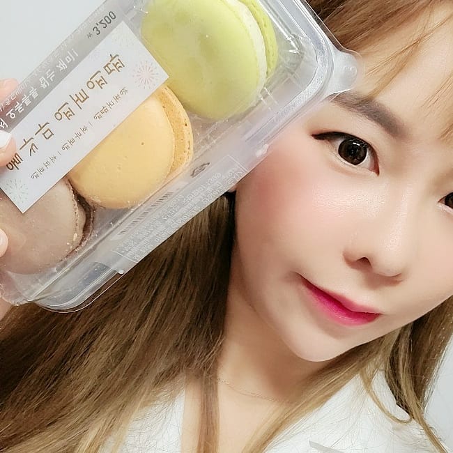 #협찬
#GS25 #팝핑토핑마카롱
필링 속 팝핑토핑이 톡톡 쏘는 마카롱!
청포도,호두,초코 3가지맛의
루시카토 브랜드의 프리미엄
편의점마카롱 :)

_
_


3가지 맛의 달달구리한
간식으로 내 취향저격!


_
_



#팝핑마카롱 #토핑마카롱 #GS25디저트 #편의점디저트 #마카롱 #마카롱덕후 #뚱카롱
#마카롱추천 #루시카토 #GS25마카롱 #디저트 #맛스타그램 #먹스타그램 #편의점마카롱