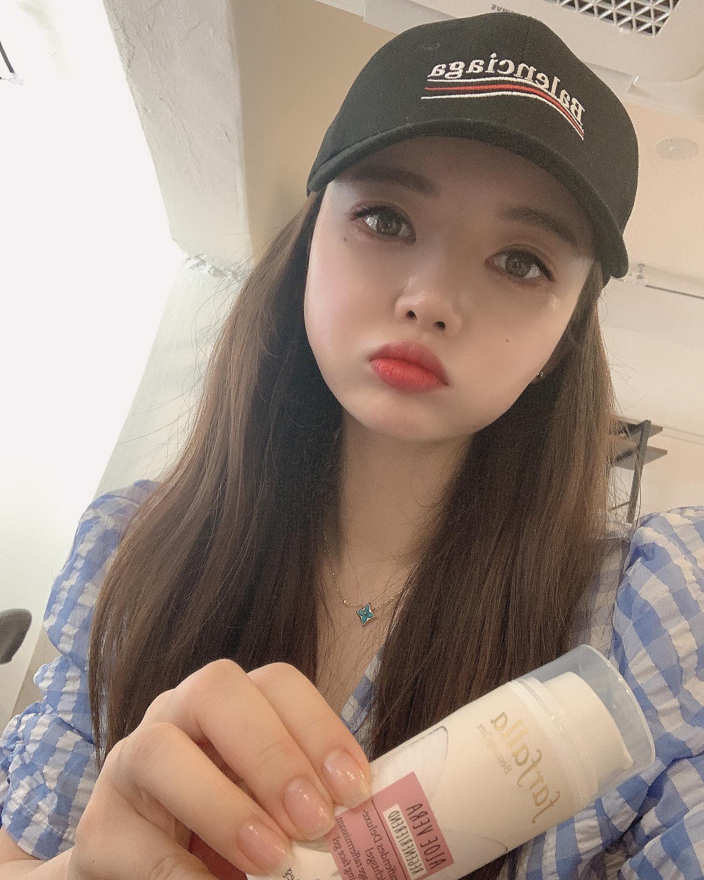 알로에베라 스무딩 페이스젤❤
고급스러운향에 리치하게발리는데
스며들고난후에는 끈적임없이 촉촉함만 남아서 좀
깜짝놀랐어요! 더운 여름에 바르기 넘나 저은거같아🤍❤
유기농 안티에이징 화장품이라 역시 최고인듯 👍 👍 

_
#알로에수딩젤 #알로에겔효과 #알로에베라 #알로에베라수딩젤 #알로에베라젤 #알로에베라겔 #알로에젤 #알로에젤추천 #알로에착즙 #유기농알로에 #유기농알로에젤 #파팔라코리아 #farralla #공구 #공구마켓 #공구진행 #셀러모집 #셀러모집중 #ad#파팔라코리아 #셀러모집
- 
farfalla_korea