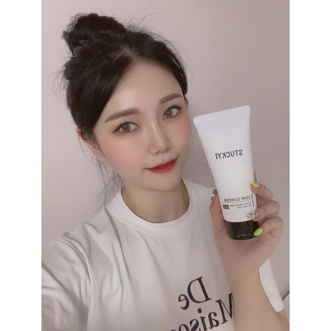 박정미(25) on Instagram: “#더마스내추럴 #스투키폼클렌저 -국내 최초 스투키 화장품 -쫀쫀하고 풍성한 거품 -순한 클렌저 -민감성 등 모든피부 가능 거품이 완전 쫀쫀 세안 후 촉촉