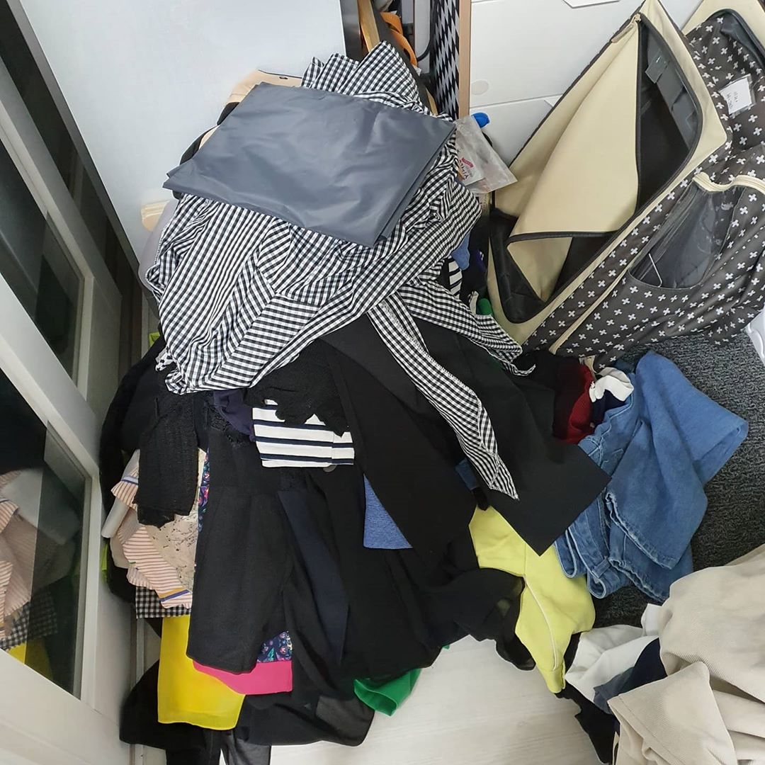 KIPPY on Instagram: “와~~~ 6.25때 난리는 난리도 아님ㅋ 그동안 살빼서 입겠다고 모셨뒀던 처녀때 옷들 중 여름옷만!! 정리ㅎ . 헌옷 매장에 팔까했는데 생각보다 넘나리 야박해서🤨 . 판매대행