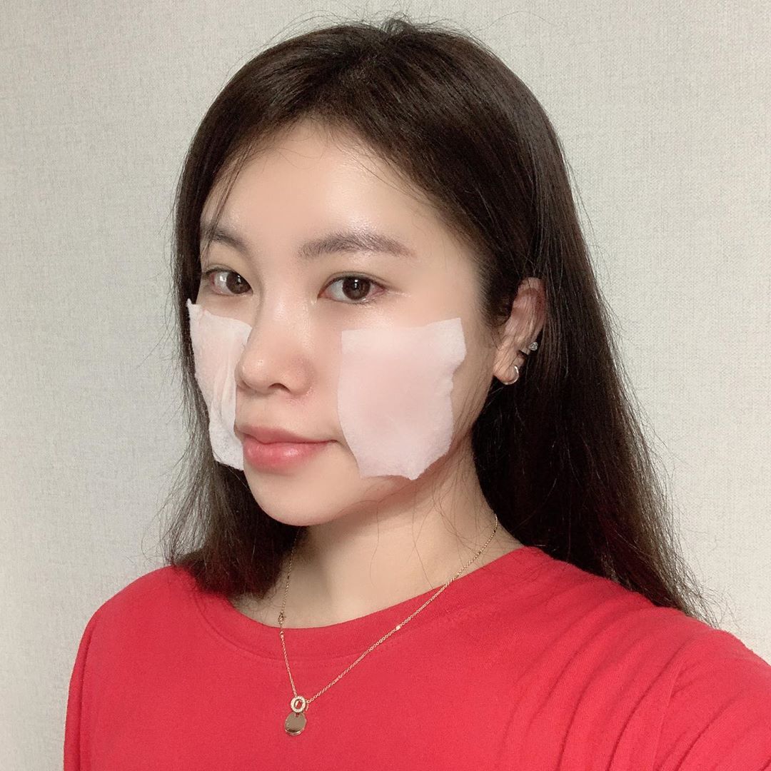 탤맘💕 on Instagram: “출산후 푸석푸석 해진 피부 집에서 수분 팡팡 채워주기!!!!! ‘ ‘ ‘ ‘ ‘ ‘ ‘ ‘ ‘ #젠드나 #GENEDNA #에센스 #밸런스드수딩에센스 #항노화화장품 #에센스추