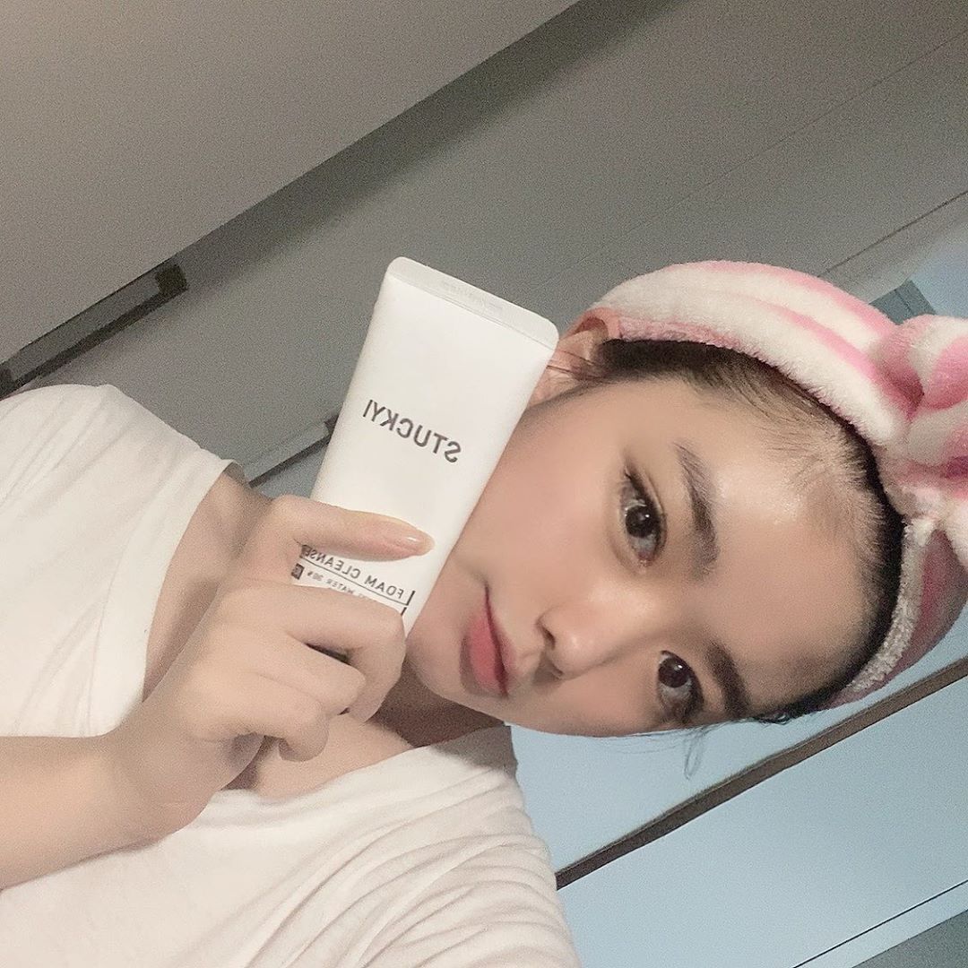 유희린’s Instagram post: “생얼을 보여주면서 까지 소개해드리고싶은 이제품은 바로 더마스 내추