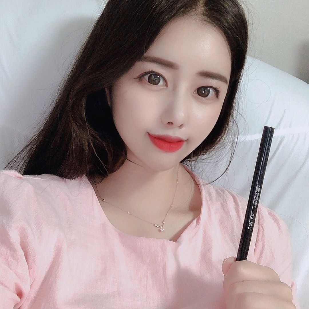 박은지💋(율아맘) on Instagram: “⠀ 전에 쓰던 제품은 지속력이 짧은게 단점이였는데 에스
