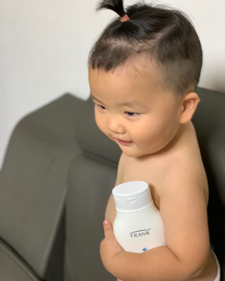 고고남매🧡 on Instagram: “#아기화장품#유아화장품#신생아화장품#아기로션#유아로션#신상아로션#침독크림#베이비로션#어린이로션#협찬#프랭크#프랭크로션#인스타베이비 #남자아기모델#남