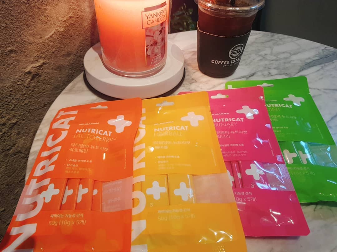유네♡ on Instagram: “평범한 츄르는 거부하랏! 사랑스러운 고양이에게 맛과 건강을 같이 주는 기능성 간식🐈 #닥터맘마츄르 자극적인 짠맛은 👇줄이고 첨가물없이 재료 그대로의 맛만을