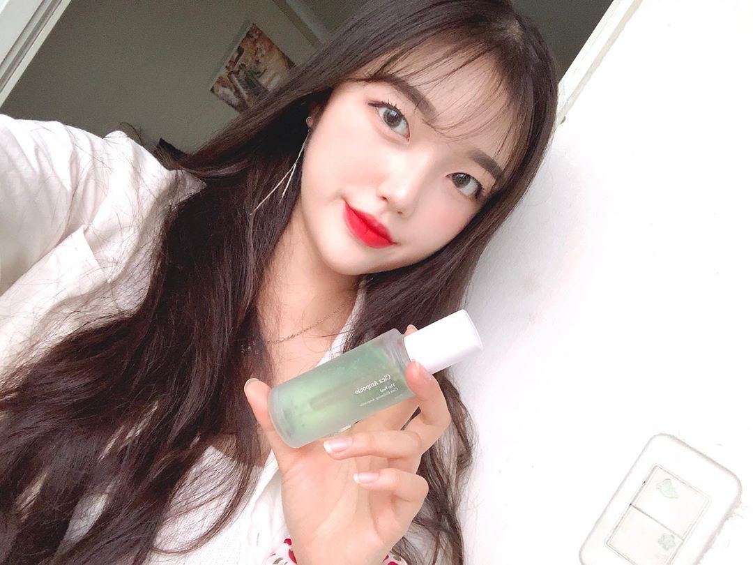 천나희 on Instagram: “365일 민감한 피부 진정을 도와주는 시카추출물75%이 진하게 들어간 저자극 ❤️시카앰플❤️입니다. 해당 리뷰는 제품을 협찬받아 작성되었습니다 #셀리맥스#