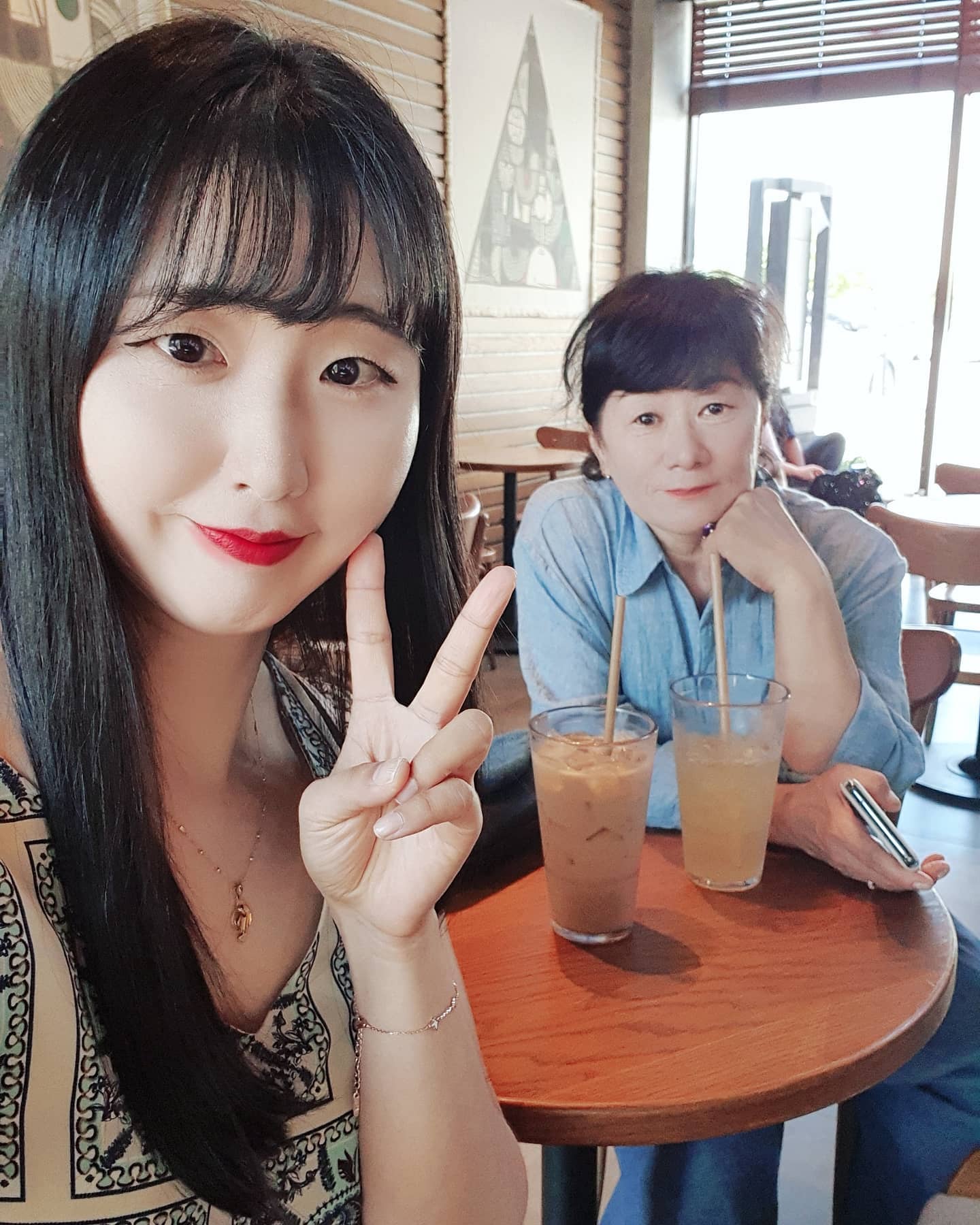 ⠀
⠀
여름휴가에는⠀
친정나들이가 짱~💕💕⠀
⠀
⠀
#여름휴가 #휴가 #친정 #나들이 #여행 #별거아냐 #ㅋㅋㅋ #데일리 #일상 #모녀 #데이트 #럽스타그램 #엄마 #딸스타그램 #selfie #셀피 #셀카 #얼스타그램 #카페스타그램 #스타벅스 #cafe #커피 #인친 #팔로우 #소통 #좋아요반사 #좋아요 #💕