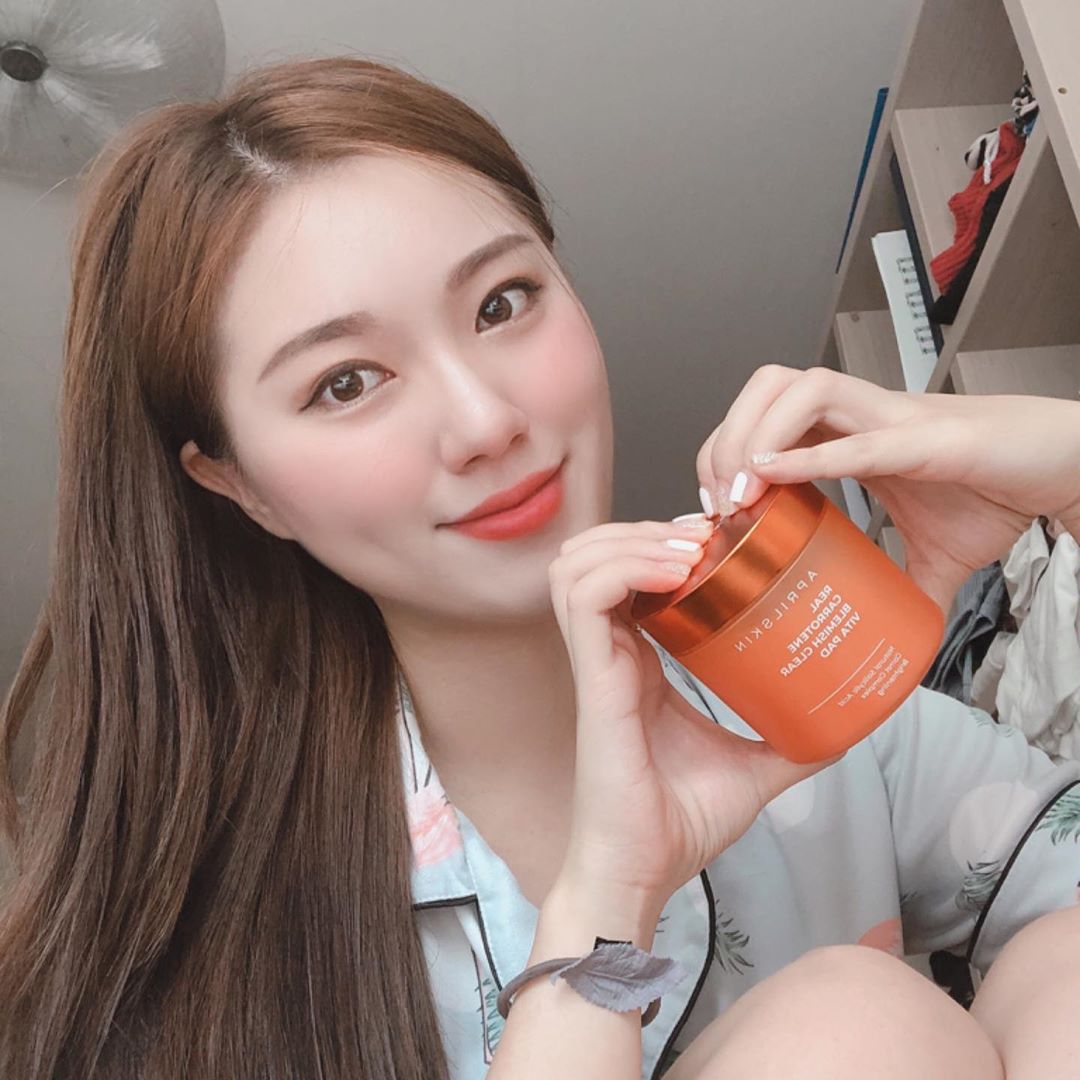 장혜선(Hyesun Jang) on Instagram: “안그래도 예민한데 더운날 마스크까지 쓰니까 피부가 화나버렸어요