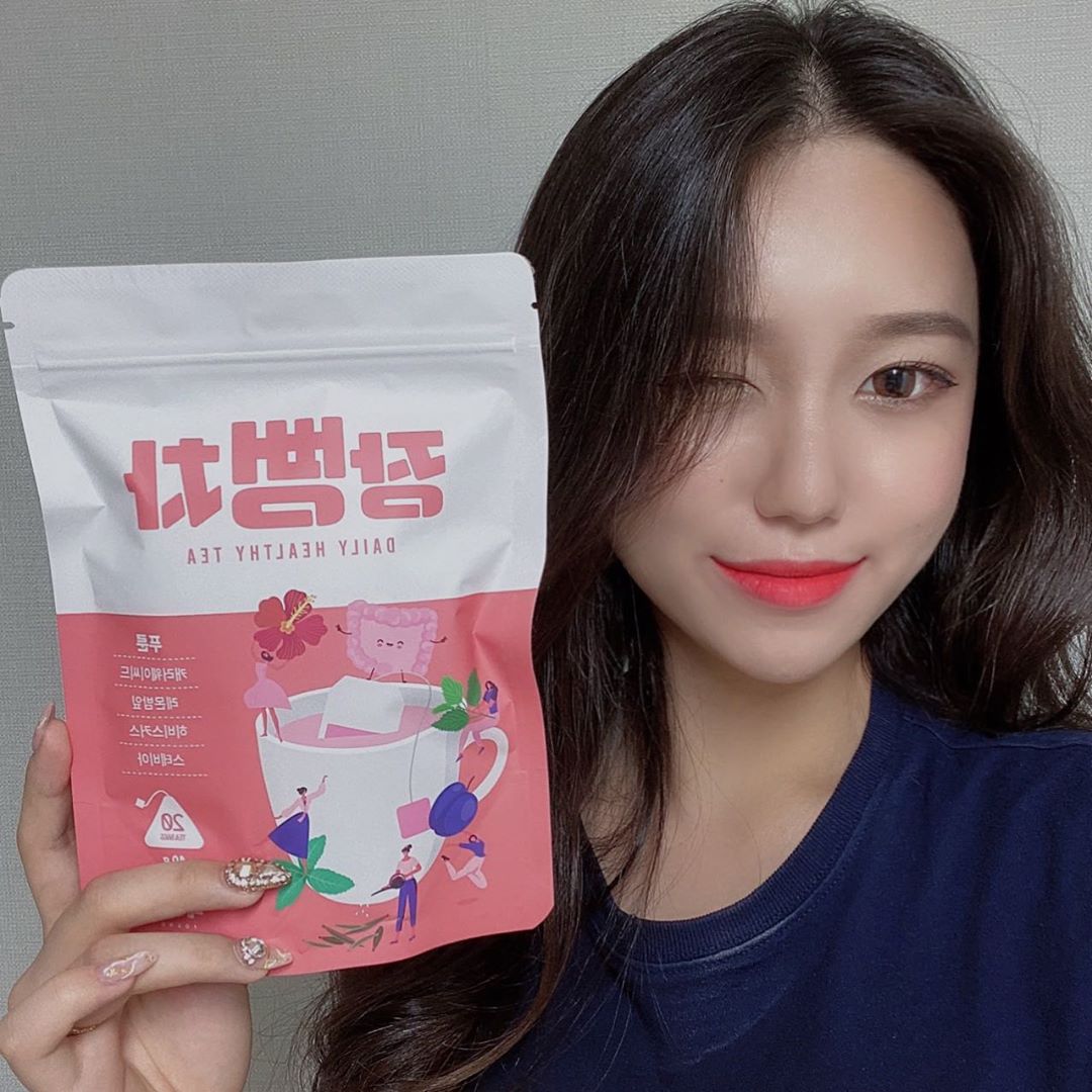 서유진짜예쁨 on Instagram: “장뻥차는 천연원물 5가지 푸룬,레몬밤,캐러웨이,히비스커스,스테비아를 최적으로 블랜딩하여 상큼하고 산뜻하게 즐기실 수 있는 티백제품이에요 🍵 - 2