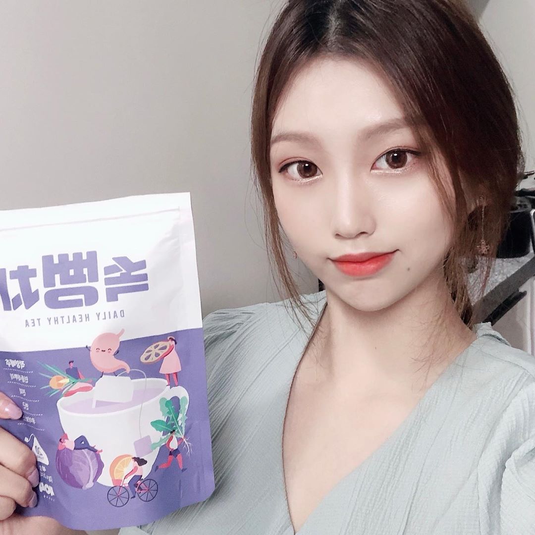 우동😋(우정) on Instagram: “💕속뻥차💕 속뻥차는 위, 소화불량, 속쓰림에 좋다고 알려진 천연원물 5가지 적양배추/민들레뿌리/연근/진피/루이보스를 최적으로 블랜딩한 차라 안심하
