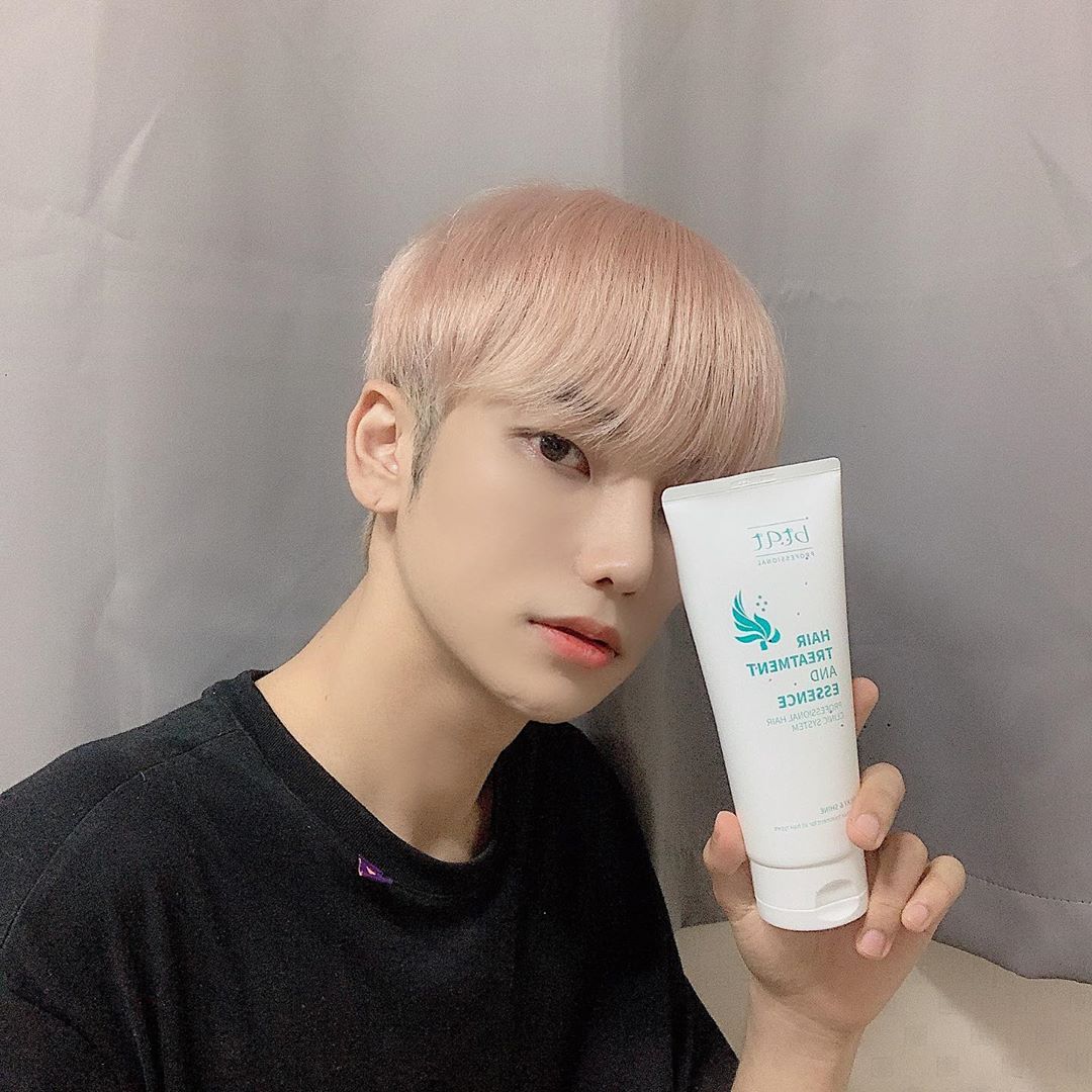 승휘’s Instagram profile post: “저와 탈색을 많이 하시고 손상모인 사람한테 강추하는 "비타큐티 헤어트린트먼앤에센스" https://m.smartstore.naver.com/btqt/products/5054802474?NaPm=”
