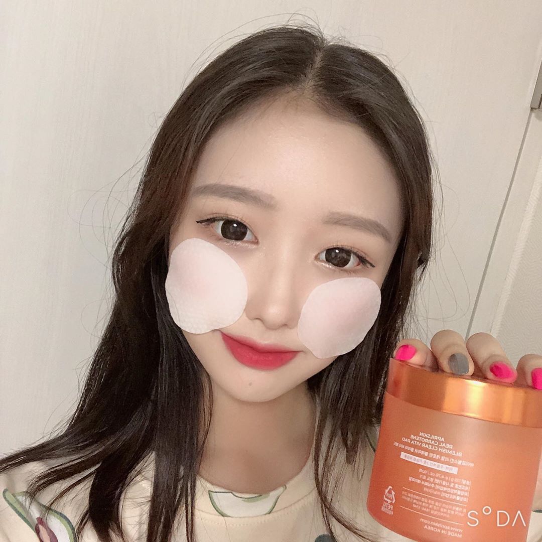 배다현 on Instagram: “💐리얼 캐로틴 블레미쉬 클리어 비타 패드💐 - 캐로틴 패드는 기존 캐로틴 라인의 요철/잡티 케어 효과에 노폐물 제거 효과까지 더한 비타 패드입니다. - 리얼