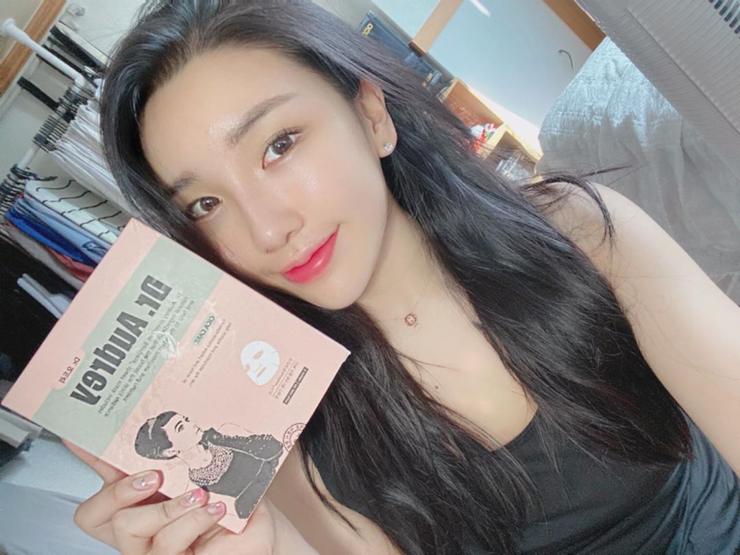 장 수 민(22세) on Instagram: “네 이것은 팩광고입니다 🧏🏻‍♀️🧏🏻‍♀️ 요즘 날씨가 너무더워서 집ᄋ
