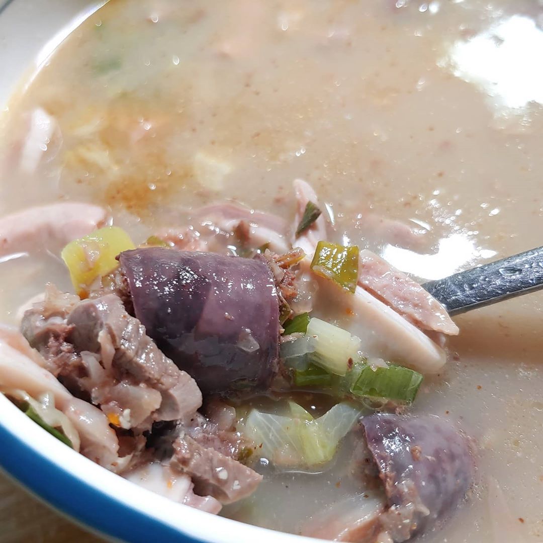 지노 on Instagram: “제가 원래 국밥충이라 울산에 있을 때도 친구들이랑 되게 많이 먹었거든요? 제가 볼 때 이 친구는 물건이에요. 배송으로 이정도 맛이면서 순대랑 고기 건더기도 되게 많고