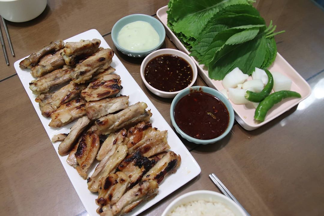 째맘👧 on Instagram: “⠀ #협찬 ⠀ 랜선식당 초벌닭갈비 진짜 JMT👍 신랑이 식당 가서 사 먹는것보다 훨씬 맛있다고 🤭🤭 ⠀ 초벌되서 굽는것도 금방 굽고 야들야들 맛있어 쌈 싸먹고 세식