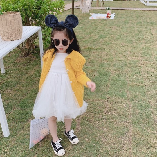 𝓬𝓸𝓷𝓰𝓰𝓪𝓶 

원피스+노란가디건 세트상품🐥

🍊콩감 아동복🍊
키즈 가을 신상 업데이트 완료 따란
콩감의 감성 키즈옷 많이 구경하러 오세요.
.
프로필 링크를  누르시면 쇼핑몰로 이동합니다〰️

conggam #콩감 #콩감쇼핑몰 #아동복추천 #아동복 #키즈옷 #감성아동복 #아동복쇼핑몰 #예쁜아동복 #유아동복 #가을신상 #문센룩 #유치원룩 #어린이집룩 #도치맘 #맘스타그램 #키즈모델#dailylook #kidsfashion