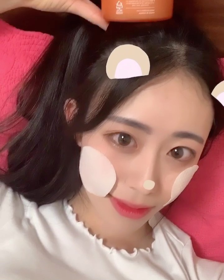 峻敍 on Instagram: “❤︎ 리얼 캐로틴 블레미쉬 클리어 비타 패드 ❤︎ - 캐로틴 패드는 기존 캐로틴 라인의 요철/잡티 케어 효과에 노폐물 제거 효과까지 더한 비타 패드 - 리얼 캐로틴 비타