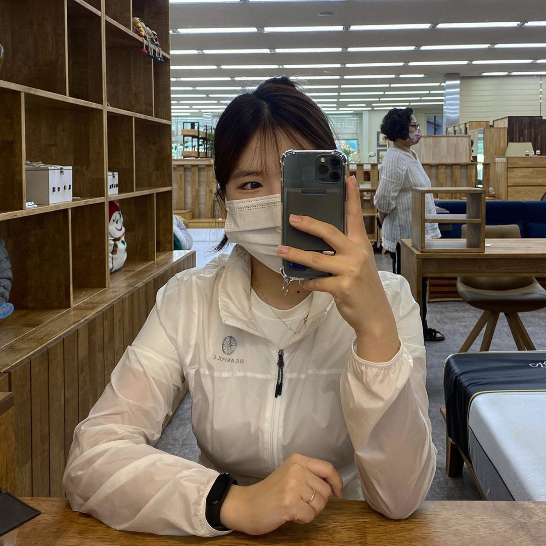 🌷’s Instagram profile post: “#우드테라피 #원목가구 #원목침대 #우드슬랩 가구보러 우드테라피 다녀왔어