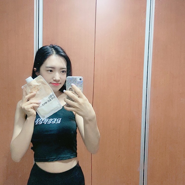 유빈 on Instagram: “#제품협찬광고 아침밥 챙겨먹긴 번거로운데 꼭 챙겨먹고 나가야할때 간단하게 마시기 좋은 글램디 한끼습관쉐이크✨ 시리얼이 들어있어 포만감도 있고 인절미맛